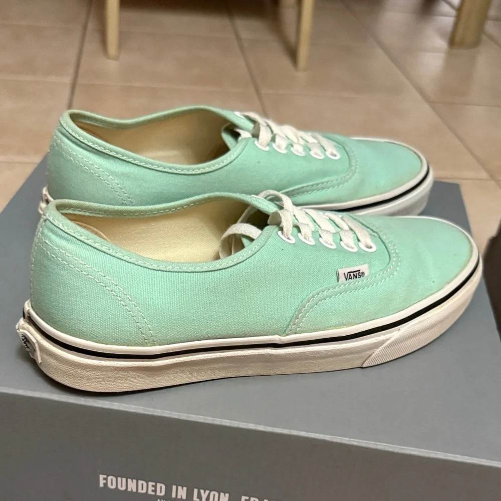 Vans Light Green Canvas Sneakers Unisex Women 8 Men 6.5